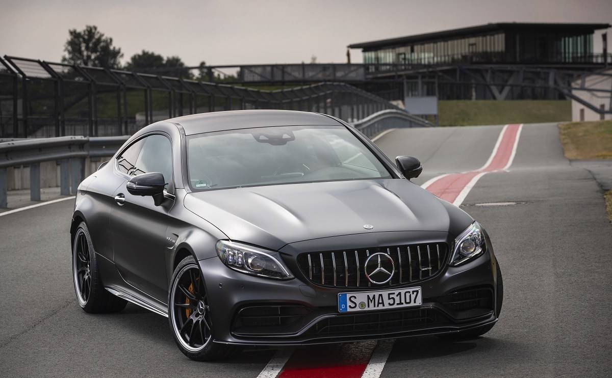 We review the Mercedes-AMG C63 S Coupe - Looks