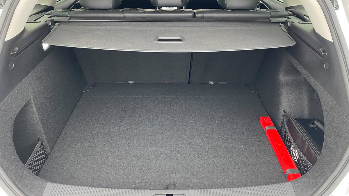 MG 5 EV Style Specs Power and Price Car