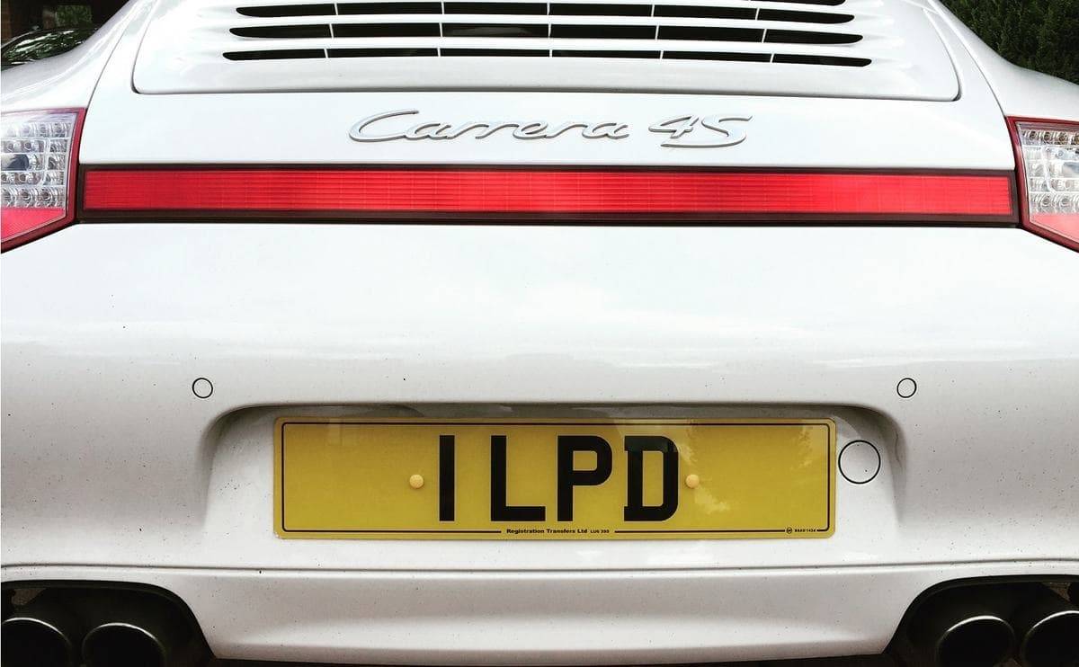 What’s the difference between your number plate and VIN?